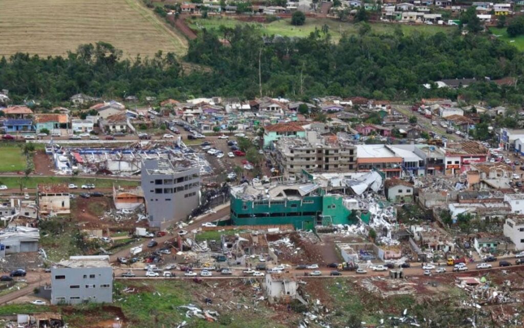 Tornado no Paraná: Mil pessoas estão desalojadas; Há 750 feridos e 6 mortos
