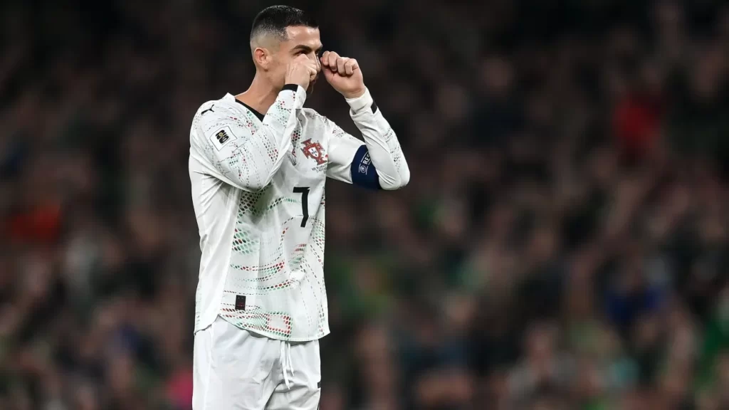 Fifa suspende punição e libera Cristiano Ronaldo para início da Copa