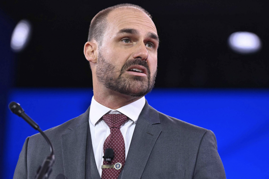 STF tem maioria para tornar Eduardo Bolsonaro réu por coação