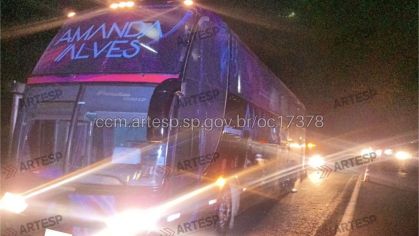 Acidente com ônibus de cantora sertaneja deixa 23 feridos em SP