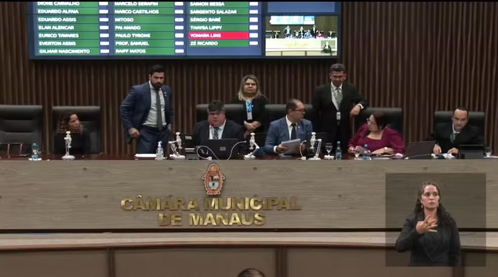 Reforma da Previdência é aprovada em 2º turno na Câmara de Manaus em meio à greve de professores