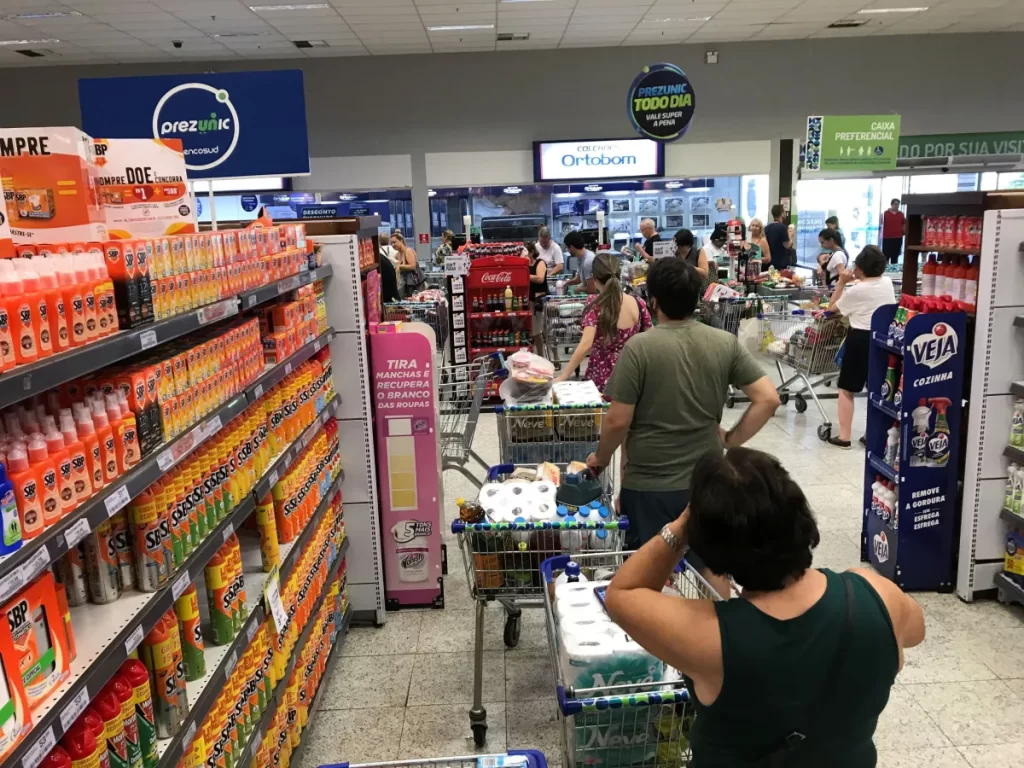 Empresas de vale-alimentação e vale-refeição ameaçam ir à Justiça contra novas regras do governo