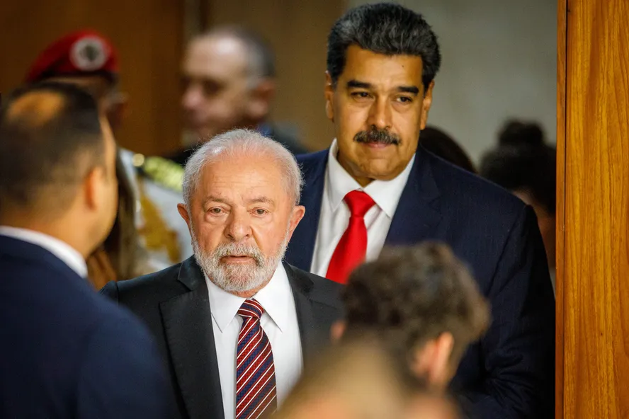 Presidente Lula faz ligação sigilosa a Nicolás Maduro sobre ação dos EUA no Caribe