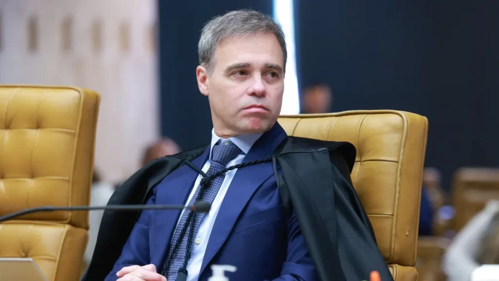 André Mendonça vota para rejeitar plano do governo para ressarcir vítimas do INSS