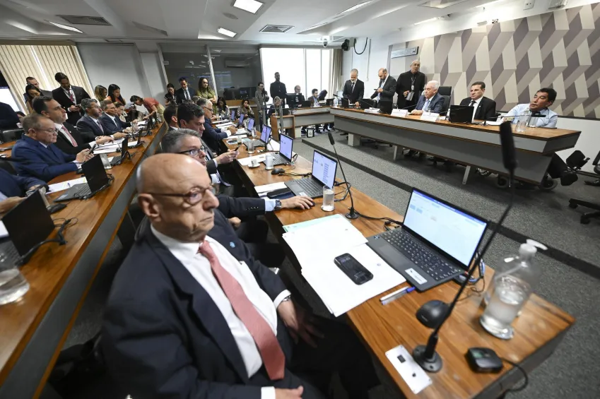 CCJ do Senado aprova PL da Dosimetria e texto vai ao plenário