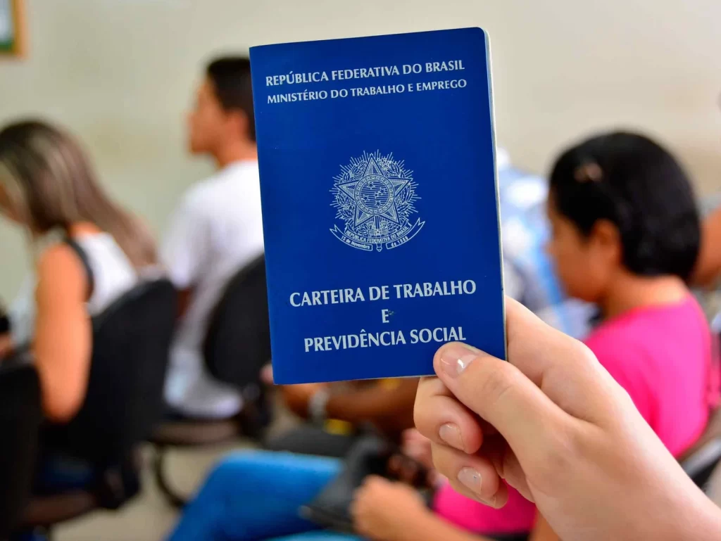 IBGE: Desemprego cai a 5,2% no tri encerrado em novembro, mínima desde 2012