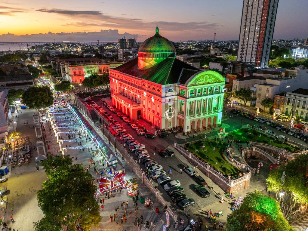 Concerto de Natal reúne Coral do Amazonas e Filarmônica no palco do Teatro Amazonas