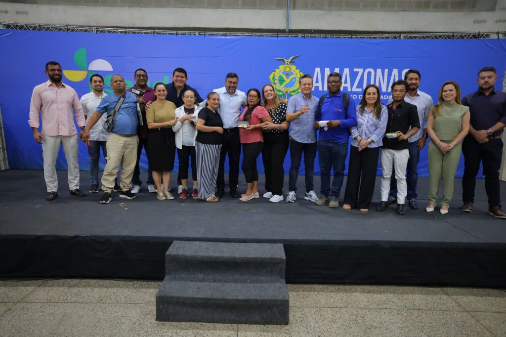 Governador Wilson Lima entrega 2 mil óculos e reforça atendimento oftalmológico no Amazonas