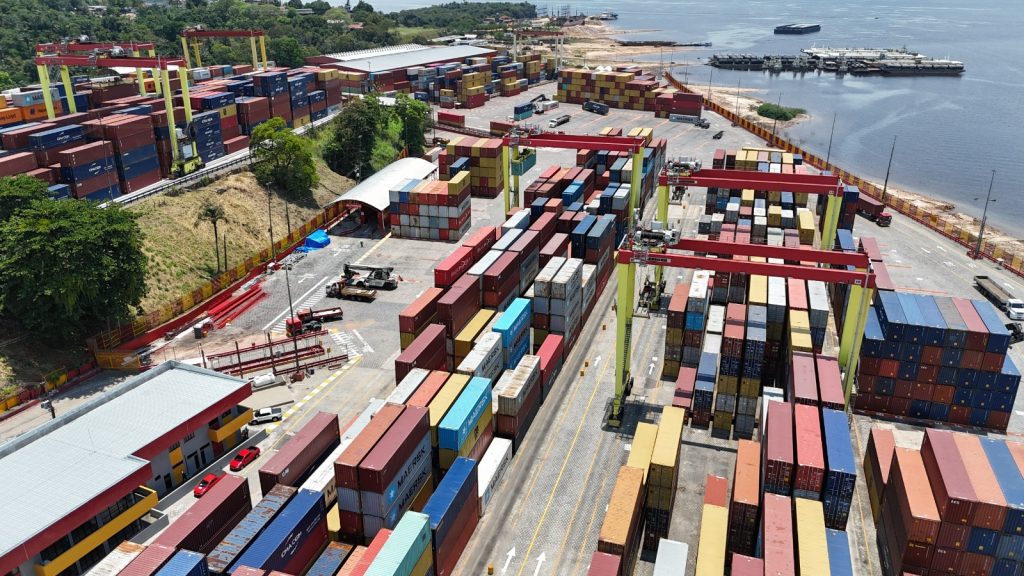 Amazonas movimenta US$ 1,2 bilhão na corrente de comércio em novembro de 2025