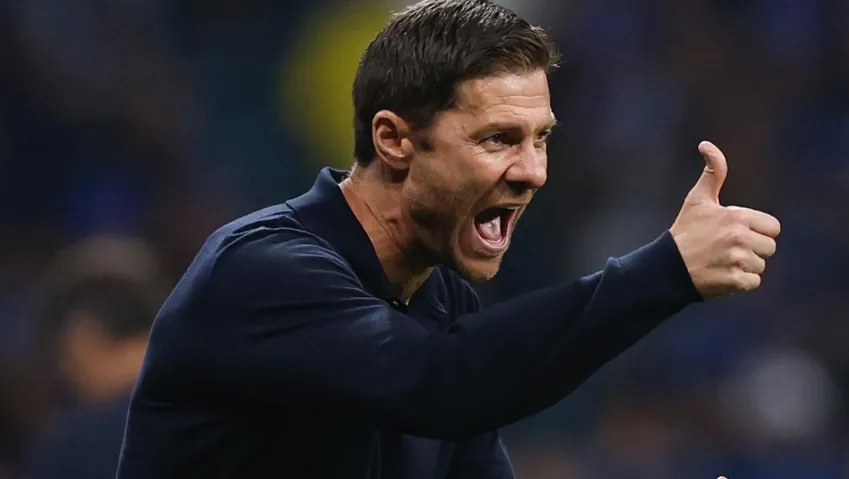 Xabi Alonso segue pressionado, mas otimista para o clássico da Champions