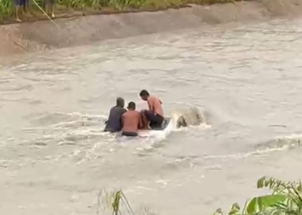 Morre jovem resgatado em carro arrastado por enxurrada durante forte temporal em Manaus