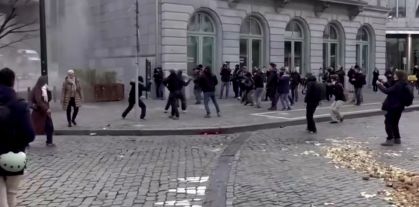 Manifestantes contra acordo Mercosul atacam polícia com bombas em Bruxelas