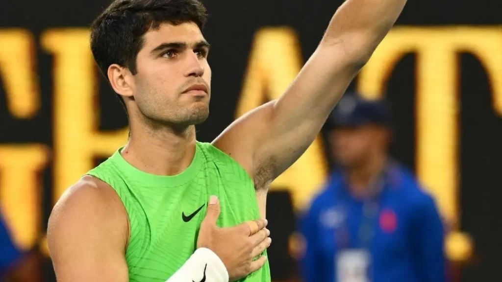 Carlos Alcaraz supera Alexander Zverev e vai à sua primeira final do Australian Open