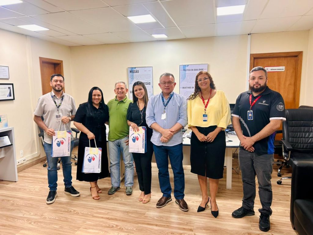 Parceria entre Amazonprev e Sejusc oferece atendimentos para aposentados e pensionistas nas unidades móveis do PAC