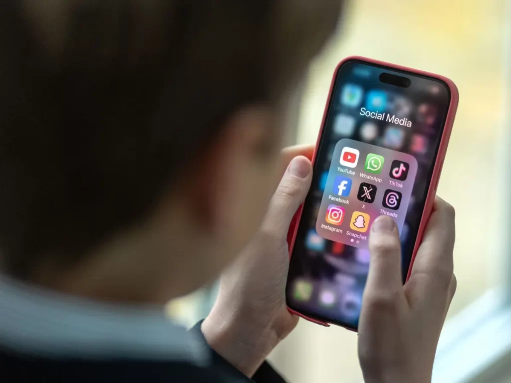 Assembleia Nacional da França proíbe redes sociais para menores de 15 anos