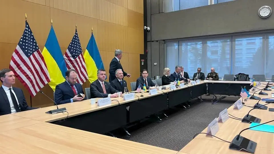 EUA e Ucrânia iniciam reunião em Genebra com foco em reconstrução