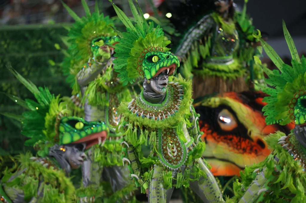 Carnaval na Floresta 2026: Desfiles do Grupo Especial encantam o público no Sambódromo de Manaus