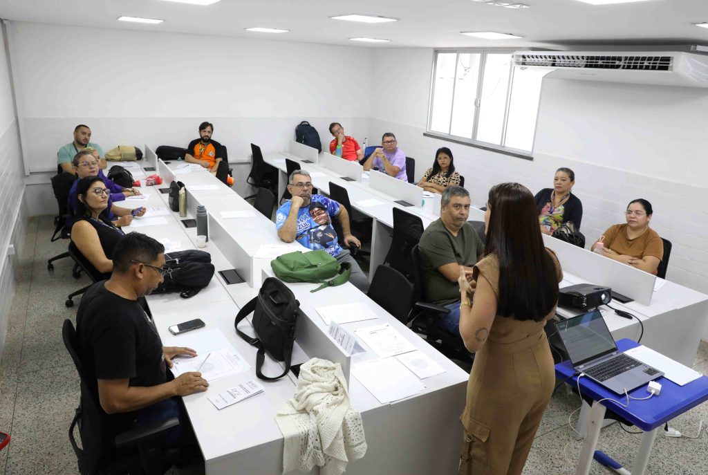 Professores da Zona Norte de Manaus participam de oficina para o Programa Ciência na Escola