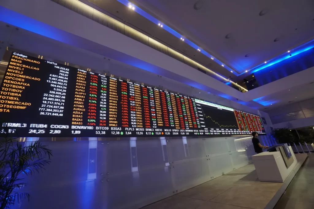 Bolsa renova recorde e supera 191 mil pontos com recuo de tarifa; dólar cai