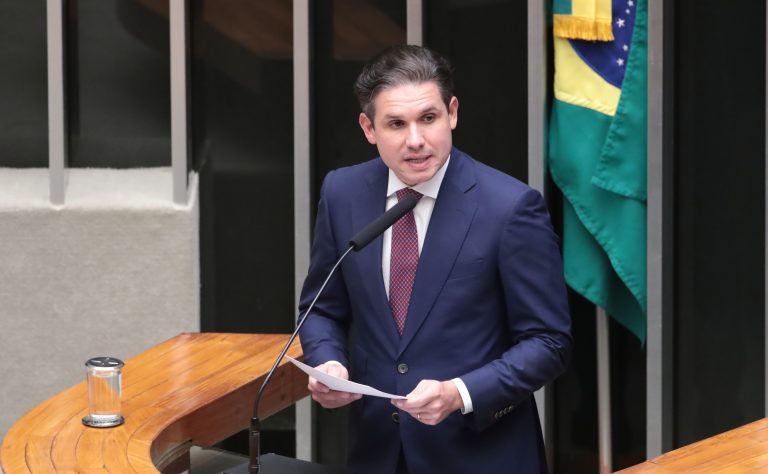 Hugo Motta defende emendas e “equilíbrio” em debate sobre escala 6×1