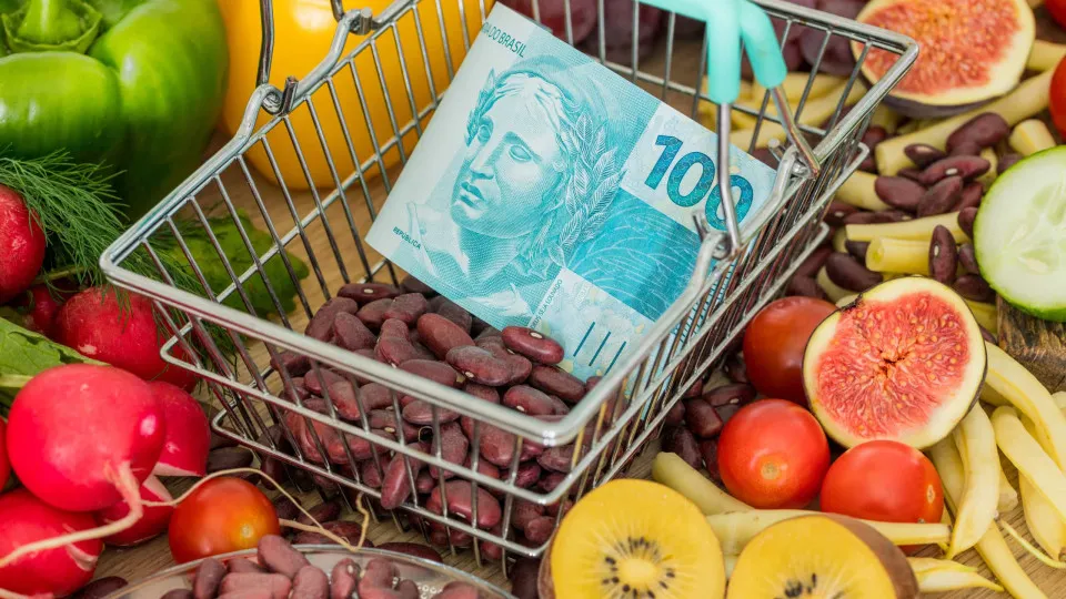 Inflação de alimentos sobe 0,20% e começa a estacionar