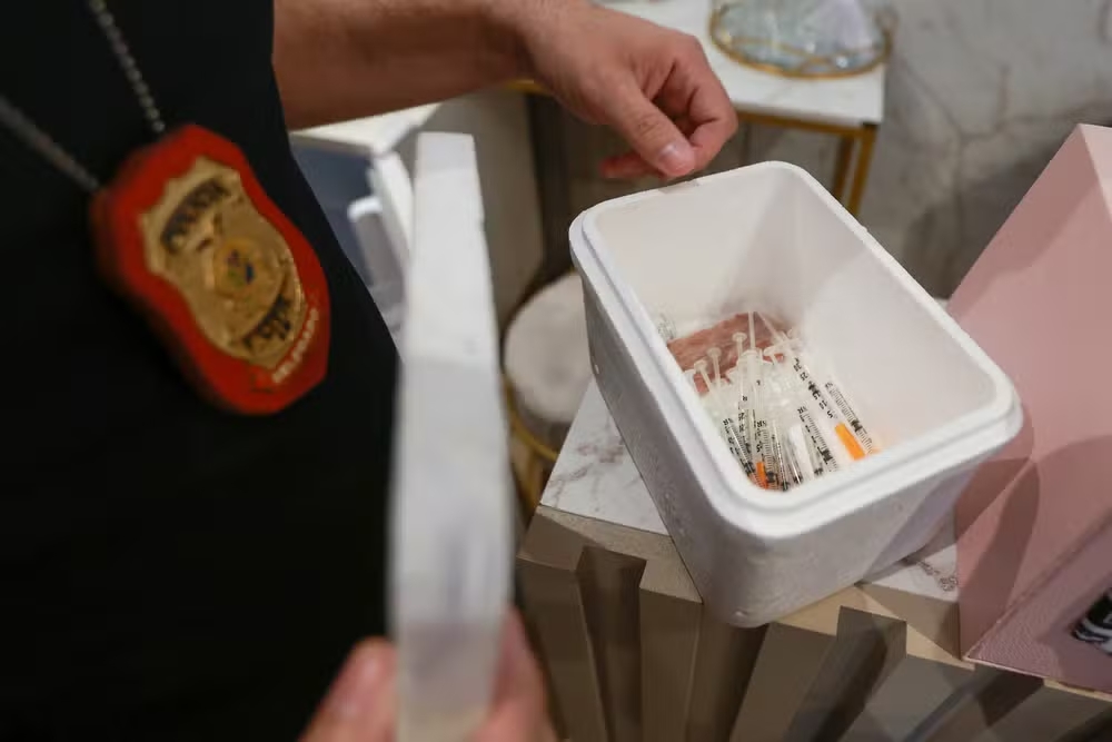 Operação apreende canetas emagrecedoras vendidas ilegalmente pelas redes sociais em Manaus