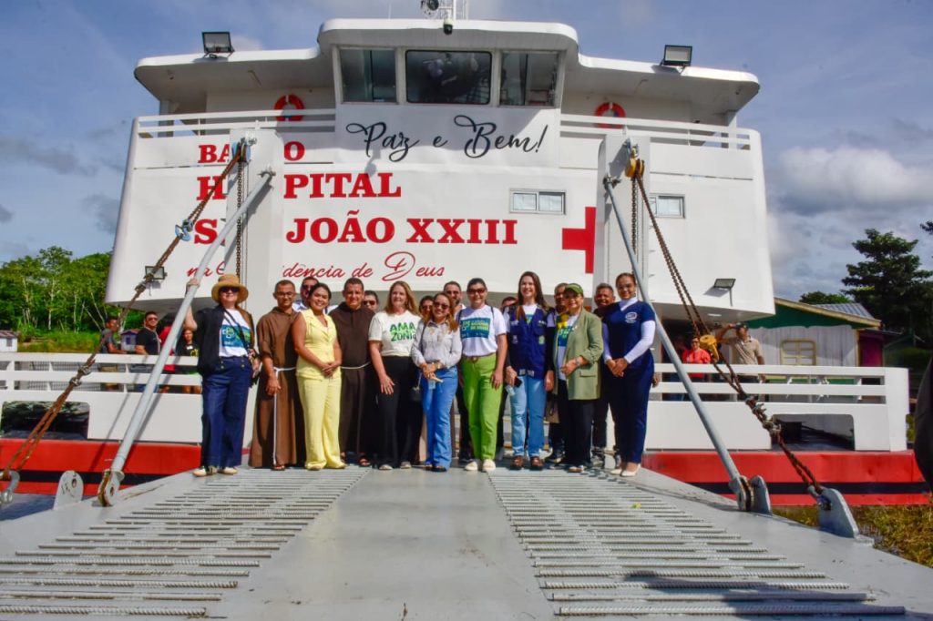 Comitiva da SES-AM e CNJ acompanha atendimentos feitos pelo Barco Hospital São João XXIII em Anamã