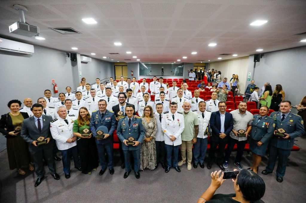 Governador interino Roberto Cidade forma 60 oficiais da PMAM no Curso Superior de Polícia e reforça investimentos na segurança pública