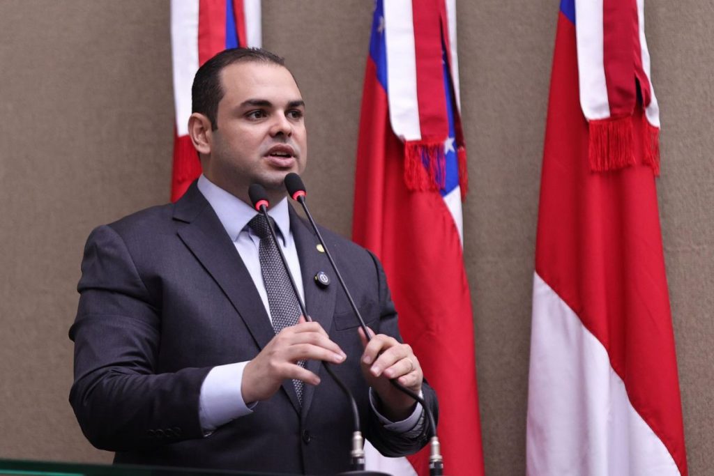 Governador interino do AM, Roberto Cidade, determina suspensão e cancelamento de contratos firmados com empresas vinculadas à sua família