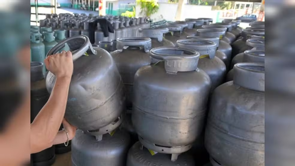 Operação da Polícia Federal fiscaliza venda de gás e mira preços abusivos no Amazonas