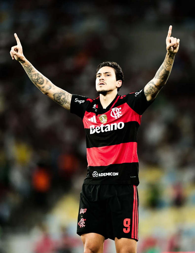 Brasileirão: Flamengo bate Fluminense com show de Pedro e sobe para 2º