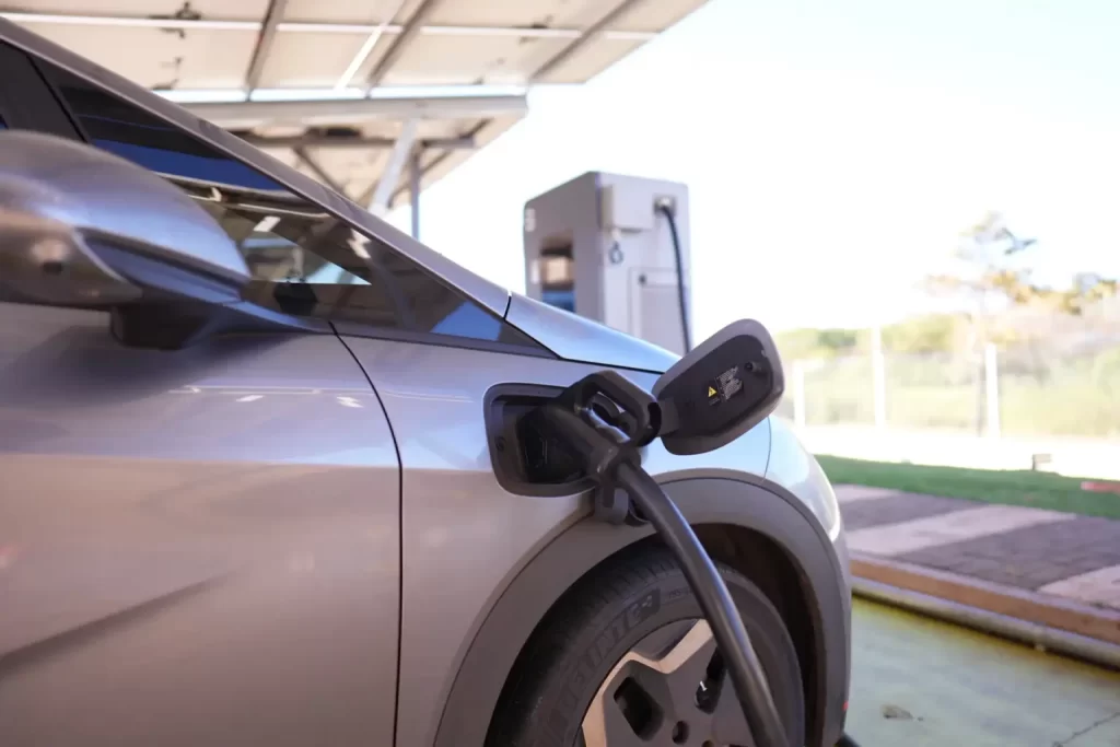 Guerra no Irã impulsiona carros elétricos