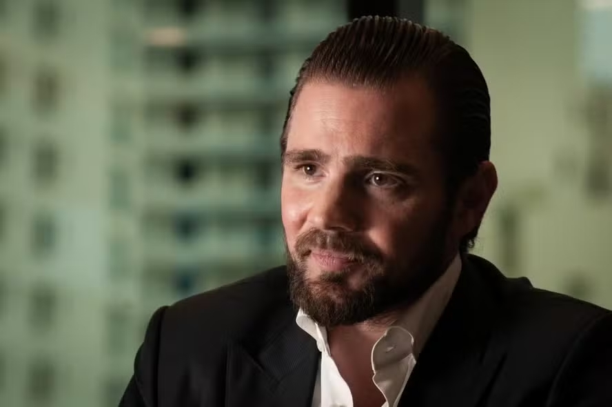 Decisão de André Mendonça diz que grupos ligados a Daniel Vorcaro teriam apoio de milicianos e bicheiros