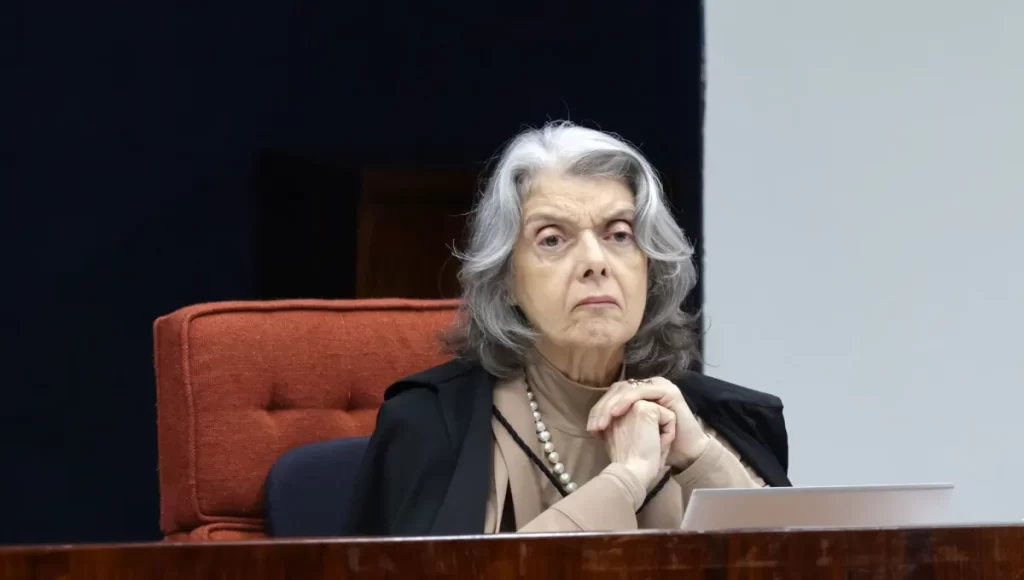 Ministra Cármen Lúcia anuncia saída do TSE