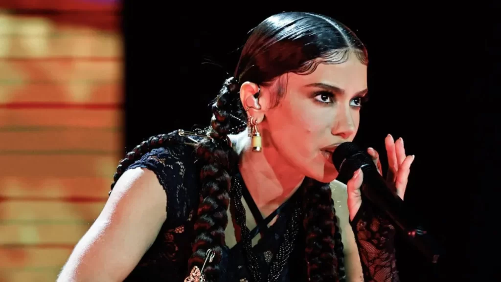 Anitta, Katy Perry e Alanis Morissette devem participar de abertura da Copa
