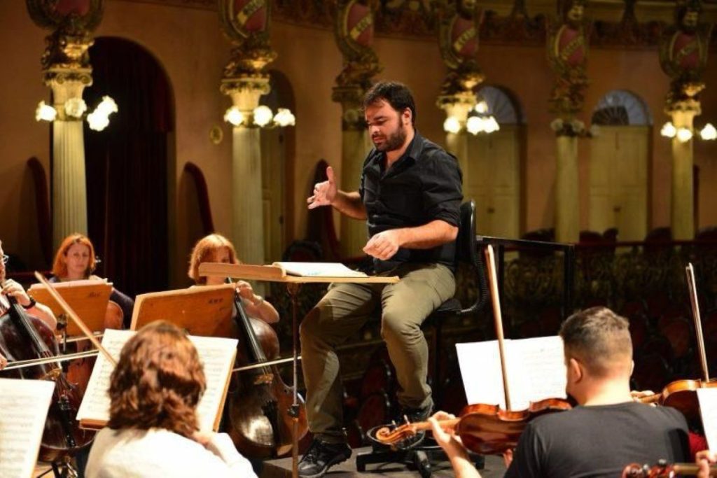 Sobrinho-trineto de Carlos Gomes, maestro Otávio Simões rege ópera histórica no Teatro Amazonas