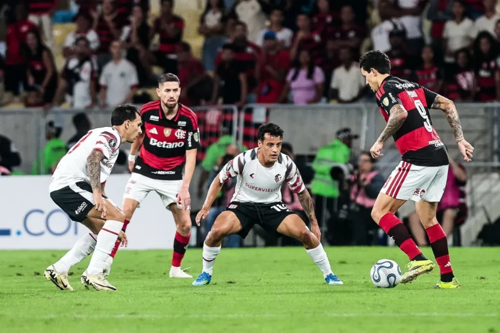 Libertadores: Flamengo vai às oitavas e Palmeiras vê liderança distante