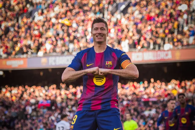 Robert Lewandowski anuncia saída do Barcelona após quatro anos