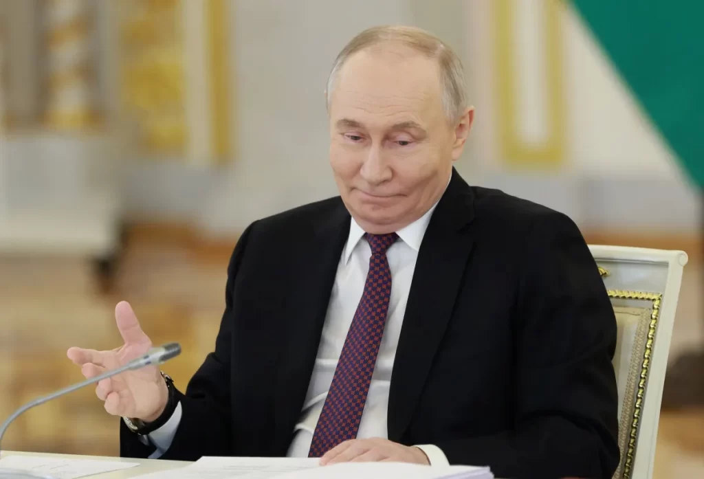 Vladimir Putin diz que Rússia vai continuar modernizando forças nucleares