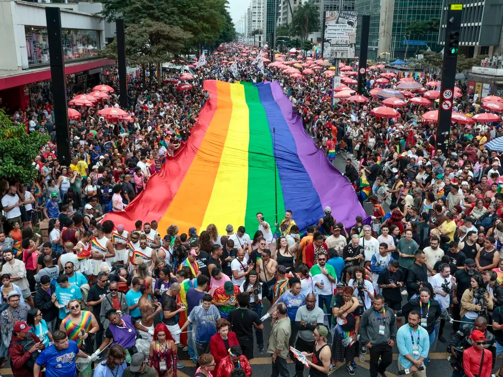 Câmara Municipal aprova texto que muda local da Parada LGBT+ de São Paulo e proíbe presença de menores