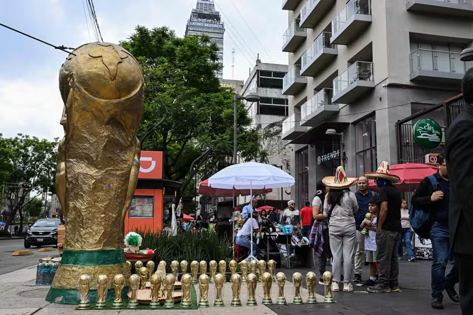 Às portas da abertura da Copa, Cidade do México vive entre a festa e o caos