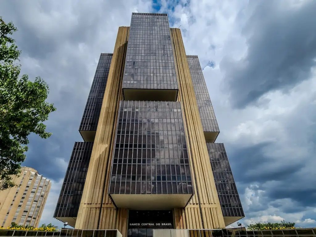 Piora na inflação exigiria “variações abruptas” na Selic, diz ata do Copom