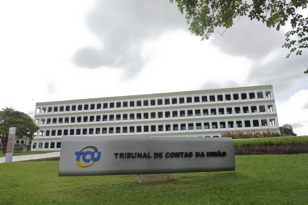 TCU aprova contas do governo Lula com ressalvas sobre Correios e dívida