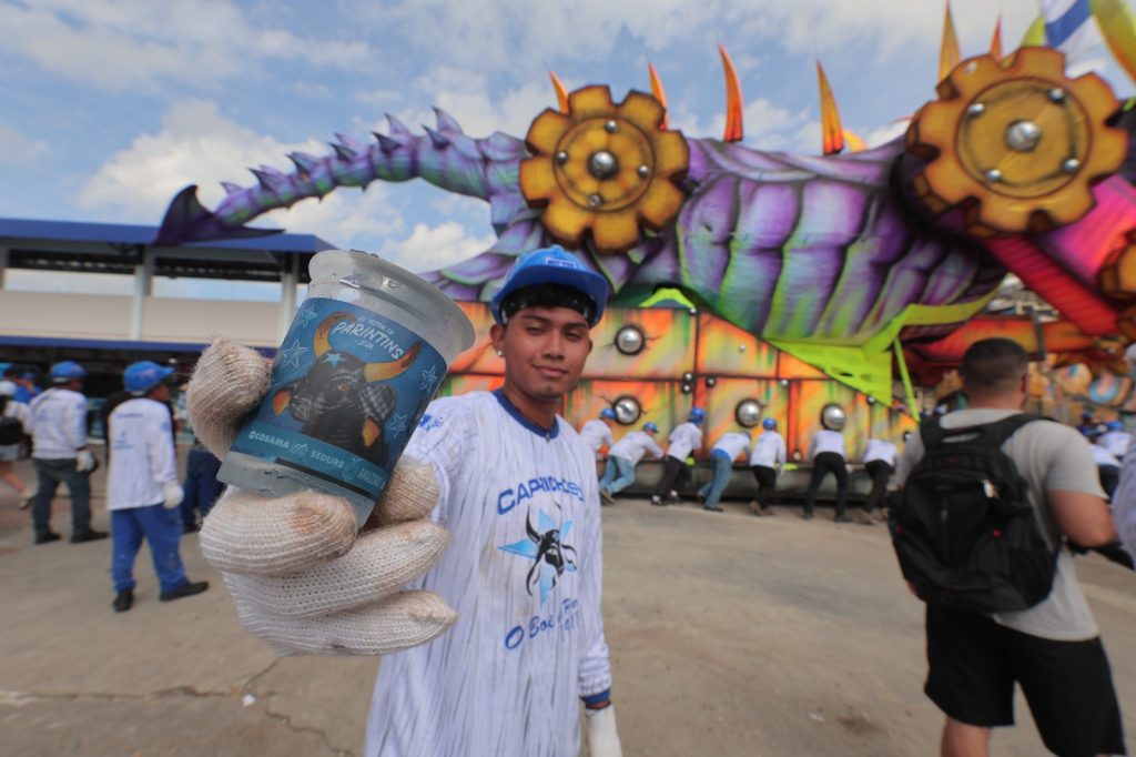 Festival de Parintins 2026: Artistas e trabalhadores envolvidos na realização do festival são hidratados com água da Cosama