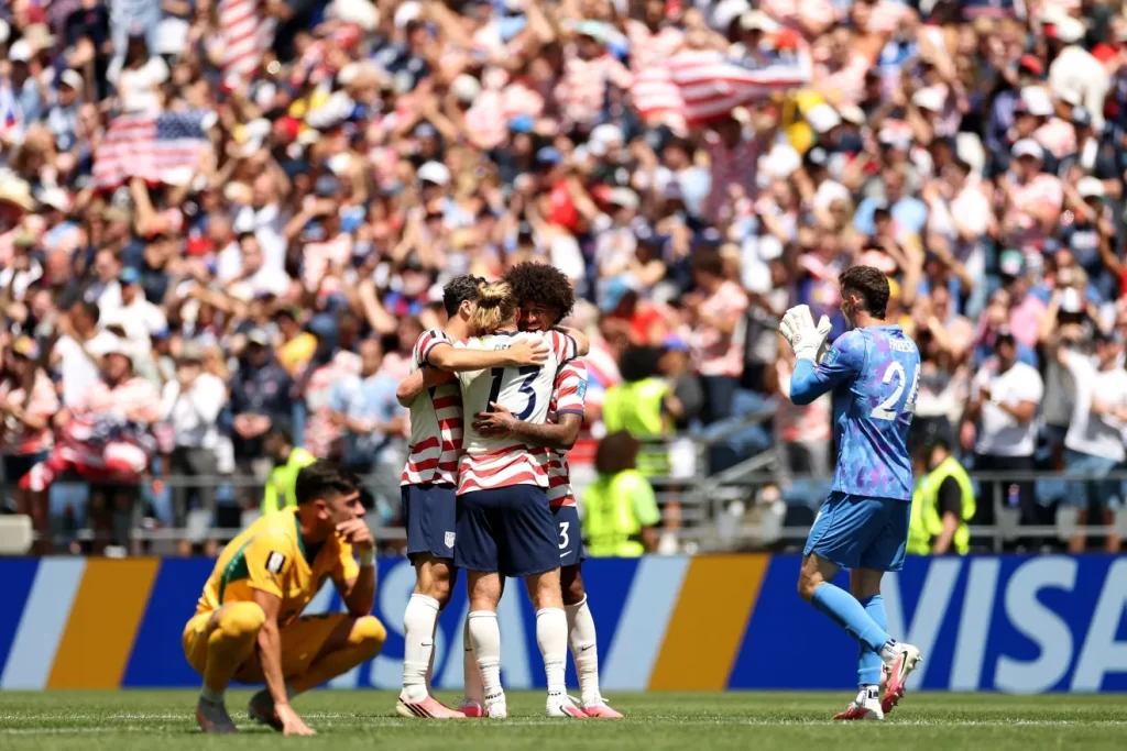Estados Unidos vencem Austrália e garantem vaga no mata-mata da Copa