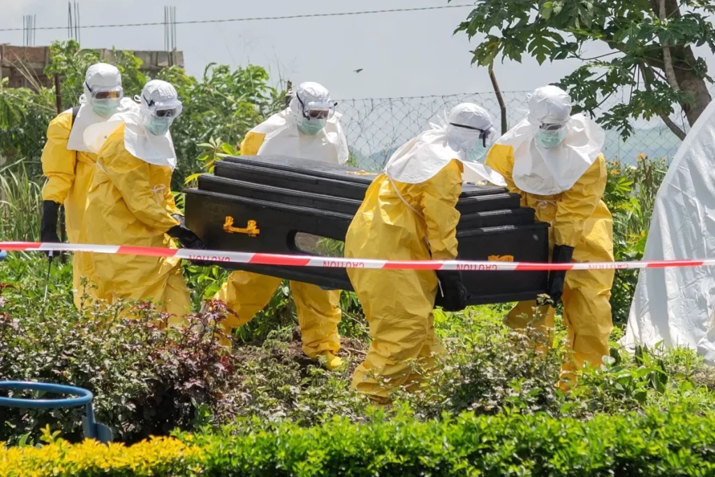 Diretor da OMS pede melhora no sistema de saúde em áreas afetadas por Ebola