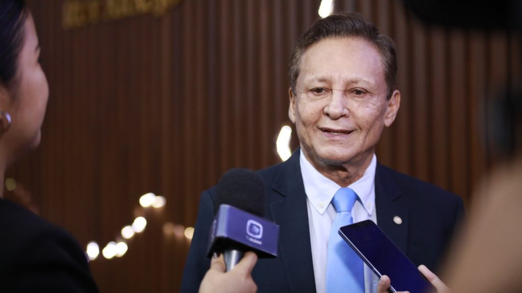 Adjuto Afonso anuncia convocação de aprovados em concurso da Aleam a partir do mês de julho