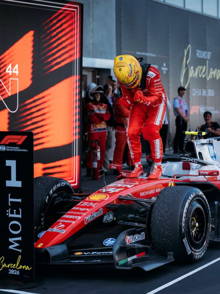 F1: Lewis Hamilton dá show em Barcelona e conquista primeira vitória pela Ferrari