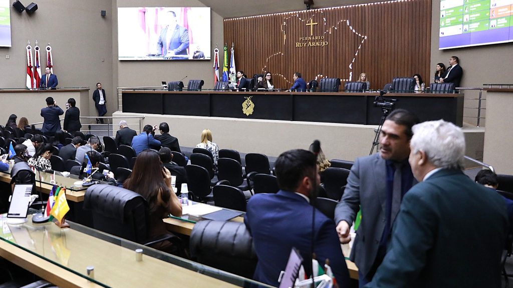 Deputados debatem temas importantes para a população sobre economia, alimentação e violência contra idosos