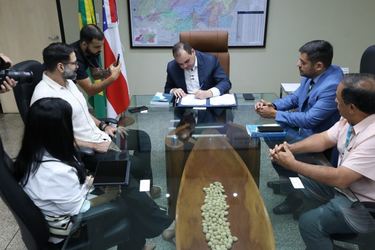 Governador Roberto Cidade assina convênio para repasse da segunda parcela para elaboração do Plano Diretor da Bacia Hidrográfica do Rio Tarumã-Açu